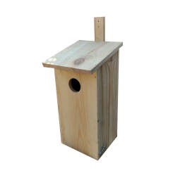 Wooden nesting birdhouse